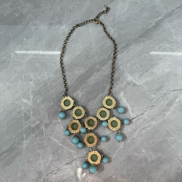 Francesca’s Bubble Statement Necklace - Picture 8 of 10